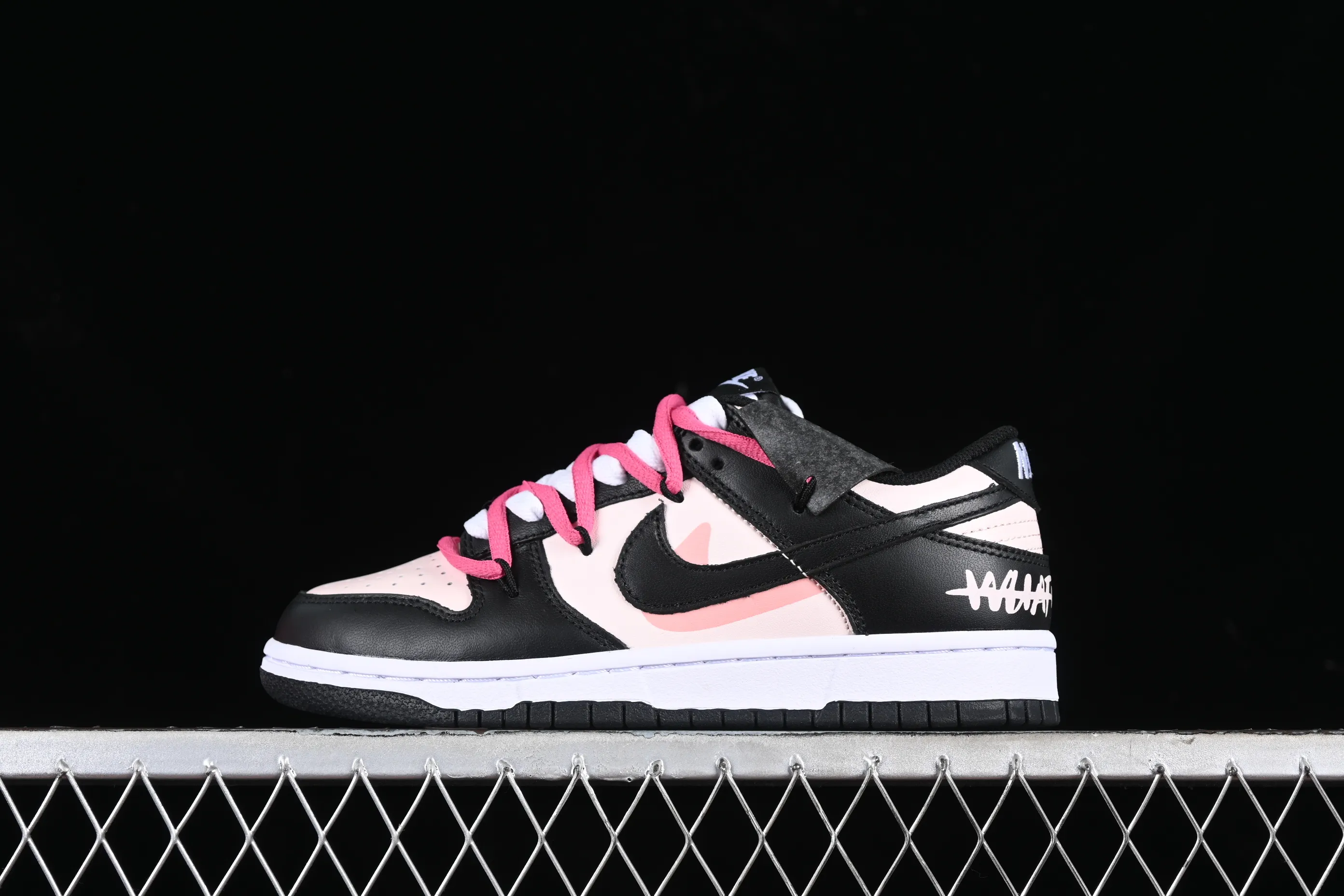 All categories Nk SB Dunk series Nk SB Dunk Low low-top sneakers Nk Dunk Low Raspberry Mousse Pink SB strap low-top casual sneakers CW1590-100